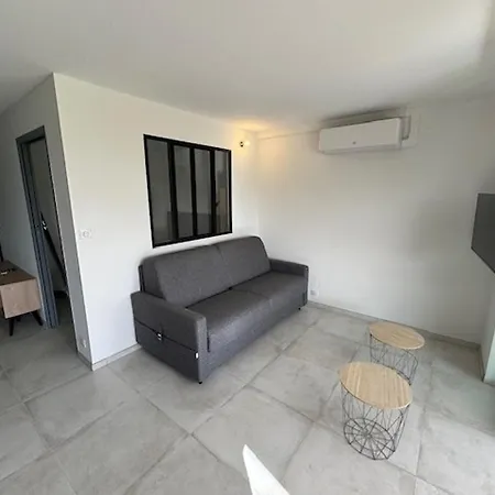 T3 Climatise Pour 4 Pers. Au Cap D'agde Avec Parking - Fr-1-749-90 Apartmán