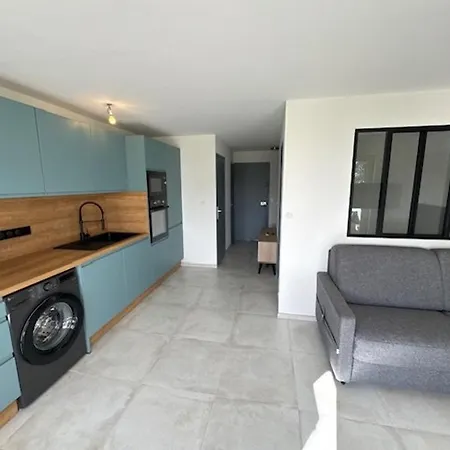 T3 Climatise Pour 4 Pers. Au Cap D'agde Avec Parking - Fr-1-749-90 Apartmán